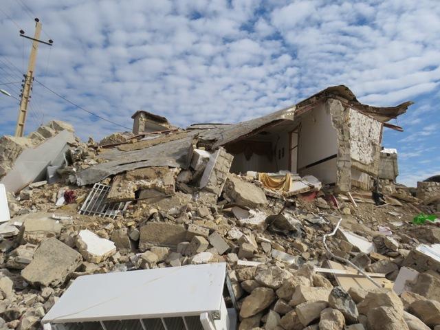 تاکنون2000واحد مسکونی خسارت دیده زلزله در گیلانغرب بازدید شده است