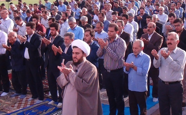 مردم مؤمن گیلانغرب نماز عید سعید فطر را در فضایی معنوی اقامه كردند+تصاویر