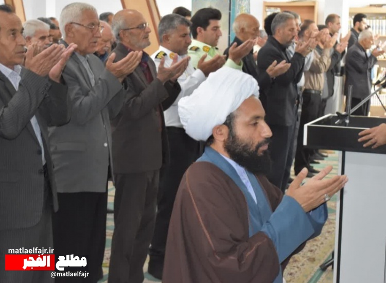 صفوف به هم پیوسته و دشمن شکن مردم  گیلانغرب در مصلای نماز جمعه+تصاویر