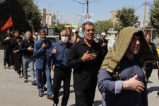 سینه زنی عزاداران  گیلانغربی در سالروز شهادت امام حسن عسکری .ع.+عکس