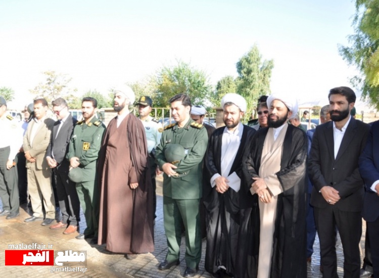 همزمان با هفته ناجا مزار شهدای گیلانغرب عطر افشانی شد +عکس