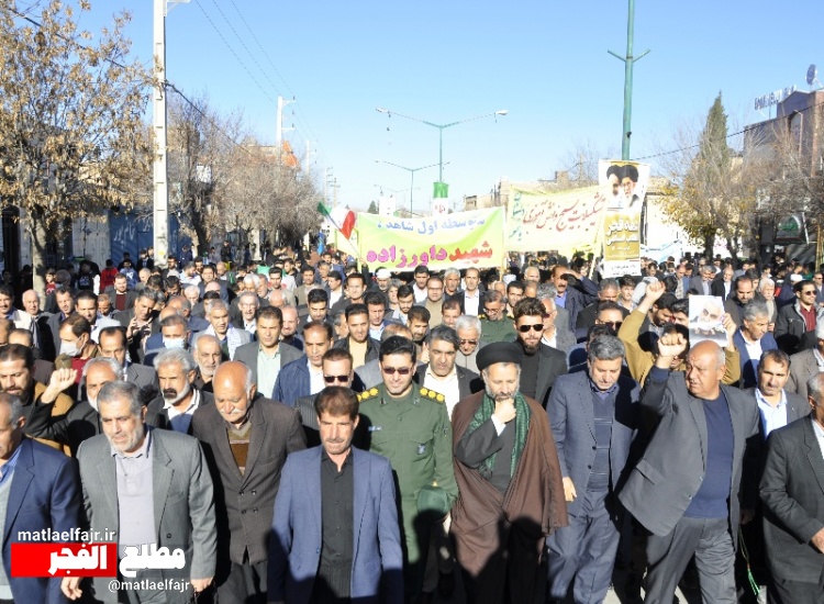تجدید بیعت مردم دومین شهر مقاوم کشور با انقلاب در راهپیایی 22 بهمن+عکس