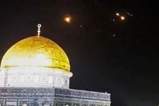 موشک‌های ایرانی گنبد آهنین را شکست/بیش از ۳۰۰ پهپاد به اسرائیل شلیک شد