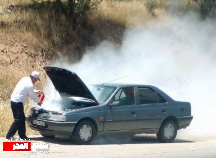 شجاعت پلیس، جان سرنشینان خودرو را از سوختن نجات داد+عکس