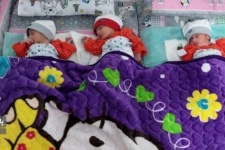 یک مادر ۲۶ ساله در گیلانغرب ۳ قلو به دنیا آورد