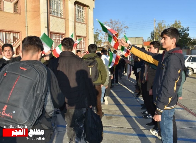 ۲۲۰ دانش‌آموز گیلانغربی راهی جبههای عملیاتی غرب کرمانشاه شدند+عکس