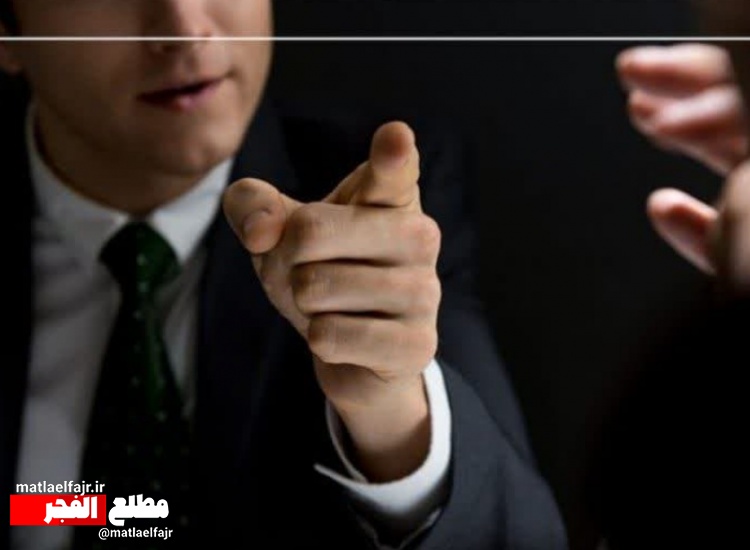 قلم به دست‌هایی که صدای حق را به نفع خود خاموش می‌کنند