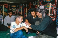 تصویری ناب و قدیمی از زنده یاد مرحوم مشهدی "احمد فتاحی" شکسته بند و جراح معروف