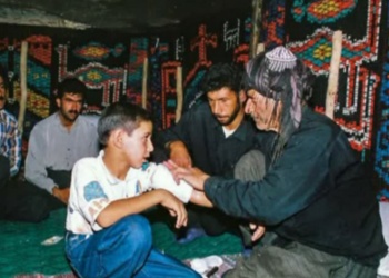 تصویری ناب و قدیمی از زنده یاد مرحوم مشهدی "احمد فتاحی" شکسته بند و جراح معروف