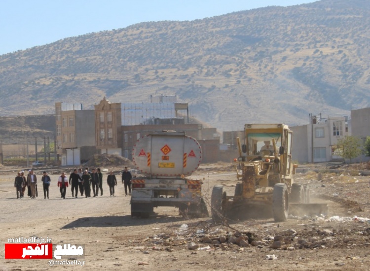 آغاز کارزار "محله کرامت" در شهرک شهید رجایی گیلان‌غرب / مسئولان پای دردِ دل مردم نشستند+عکس