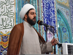 امام جمعه گیلان غرب: وحدت ملی و حمایت از دولت، اولویت امروز کشور