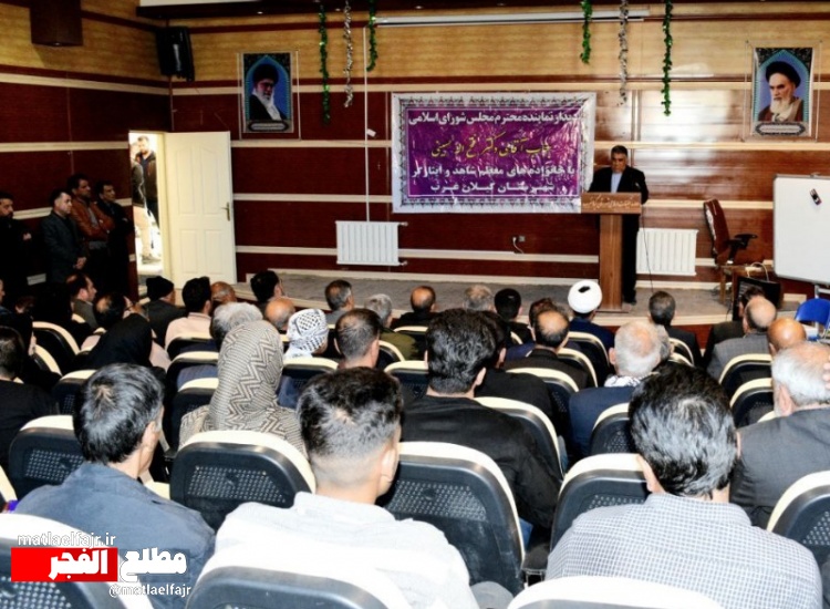 دیدارنماینده مجلس  با خانواده‌های شهدا و ایثارگران گیلانغرب/تصمیمات سرنوشت‌ساز برای مرز سومار و گشایش مسیر اشتغال