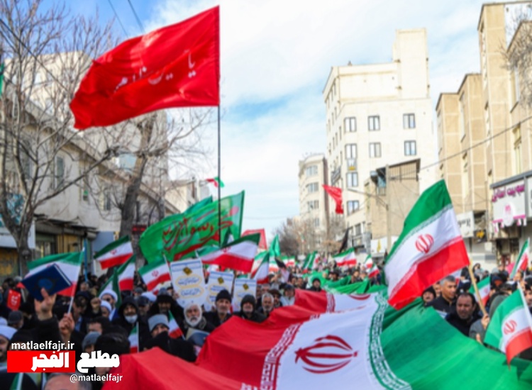 عبور از شیشه‌خرده‌های چهارراه ولیعصر