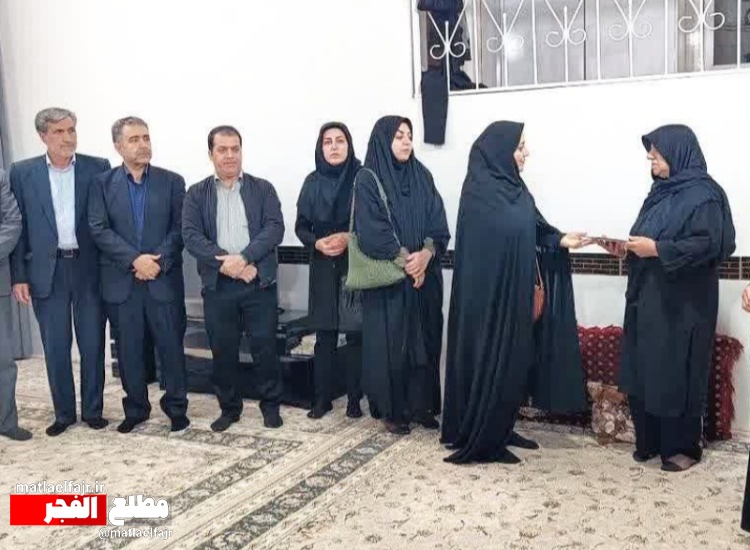 تجلیل از خانواده شهید امیررضا خسروی در گیلانغرب=عکس