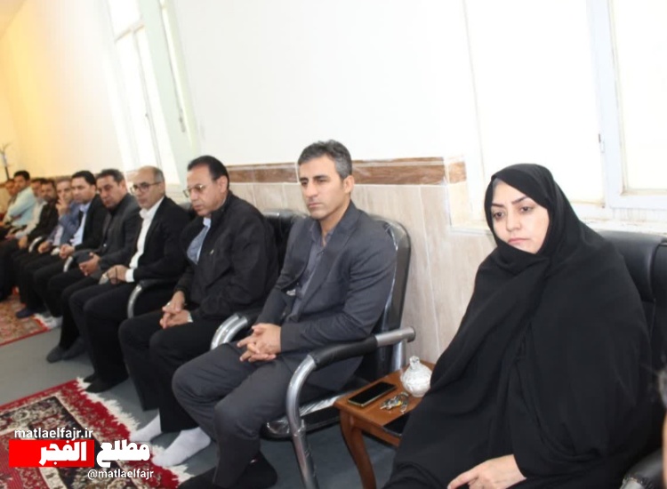 دیدار فعالان عرصه دانایی با امام جمعه گیلان‌غرب+عکس