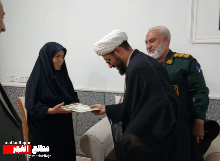 تجدید عهد مسئولان گیلانغرب با آرمان شهدا در دیدار با خانواده‌های معظم شهیدان
