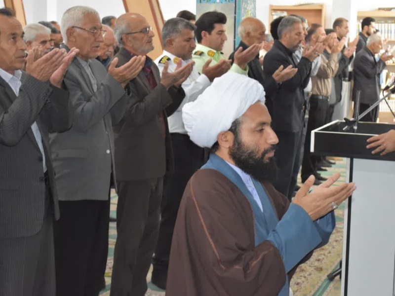 صفوف به هم پیوسته و دشمن شکن مردم گیلانغرب در مصلای نماز جمعه+تصاویر صفوف به هم پیوسته و دشمن شکن مردم گیلانغرب در مصلای نماز جمعه+تصاویر