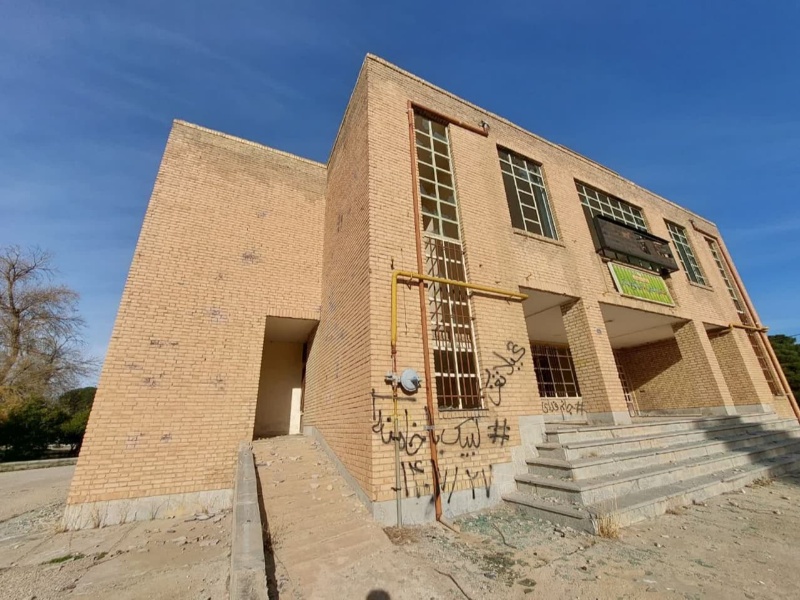 ضربه بی تدبیری بر پیکره ارشاد اسلامی در گیلانغرب/ اداره شاخصی که ساختمان ندارد!+عکس ضربه بی تدبیری بر پیکره ارشاد اسلامی در گیلانغرب/ اداره شاخصی که ساختمان ندارد!+عکس