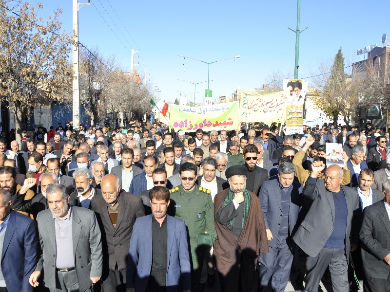 تجدید بیعت مردم دومین شهر مقاوم کشور با انقلاب در راهپیایی 22 بهمن+عکس