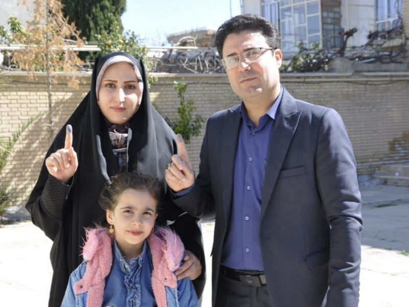 کوری چشمان خدعه با انگشتان نیلی مردم پایتخت کلهر+عکس کوری چشمان خدعه با انگشتان نیلی مردم پایتخت کلهر+عکس