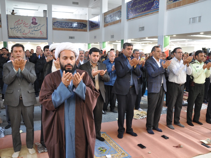 نماز عید فطر درگیلانغرب  اقامه شد+ تصویر