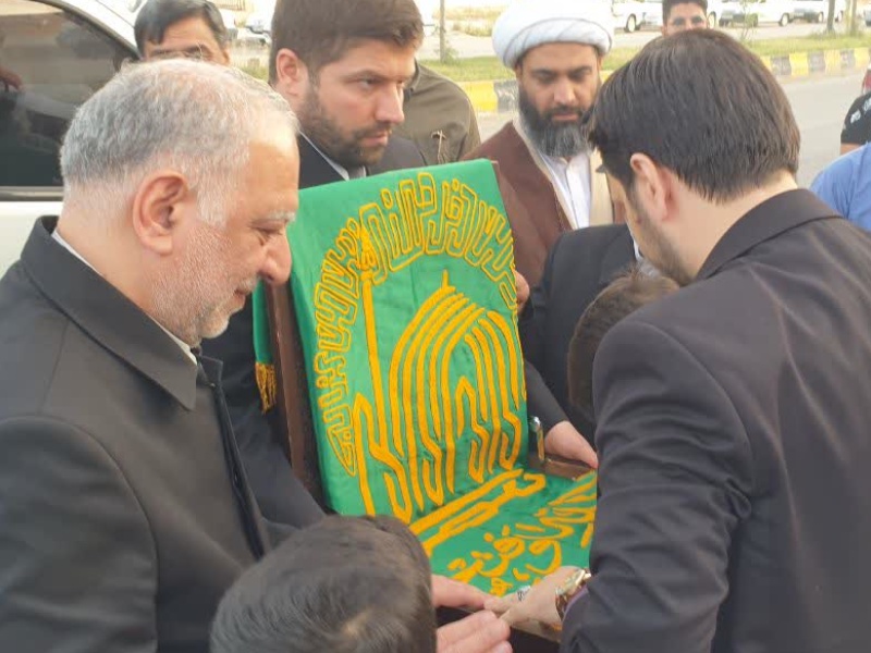 حضور پرچم متبرکه امام رضا. ع. فضای شهر گیلانغرب را معطر کرد+عکس