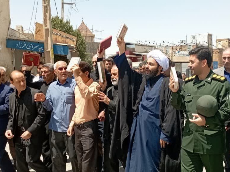 راهپیمایی نمازگزاران جمعه گیلانغرب در محکومیت اهانت به ساحت قرآن کریم برگزار شد