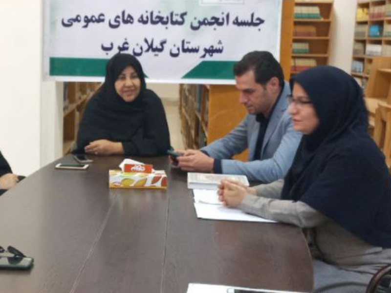 تشویق کودکان از مولفه های موثر در نشر فرهنگ کتاب وکتابخوانی است/اهدای 500 جلد کتاب به کتابخانه کل کش+ تصاویر