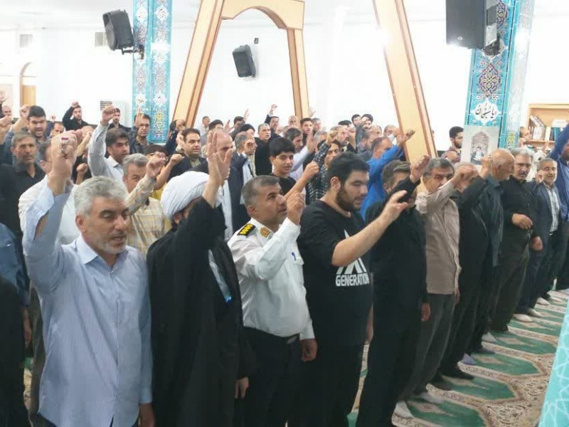 صفوف به هم پیوسته و دشمن شکن مردم  گیلانغرب در مصلای نماز جمعه مسجد جامع +تصاویر