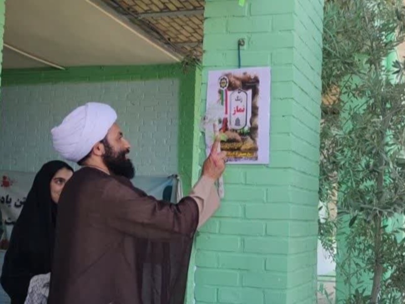 تاکیدامام جمعه گیلانغرب بر کسب معنویات در کنار علم آموزی در سطح مدارس +عکس