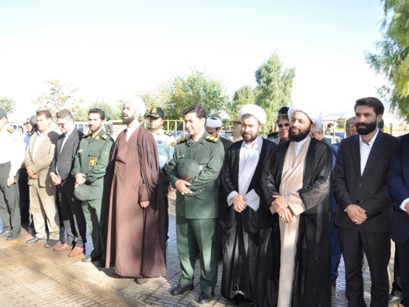 همزمان با هفته ناجا مزار شهدای گیلانغرب عطر افشانی شد +عکس