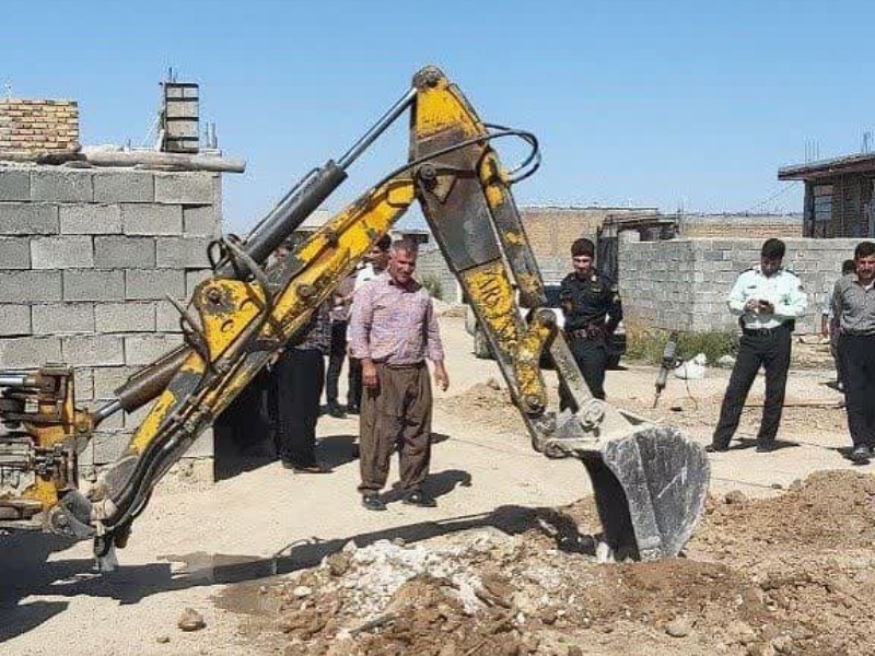 شناسایی و جمع آوری ۱۴ فقره انشعاب غیرمجاز آب شرب در شهرگیلانغرب+عکس