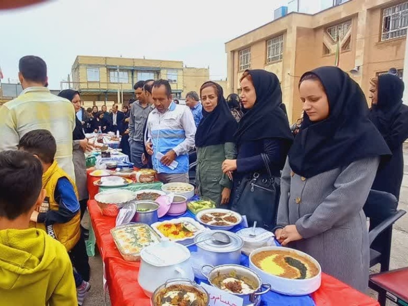 جشنواره غذای سالم در دبستان شهید کلانتری سرمست  برگزار شد