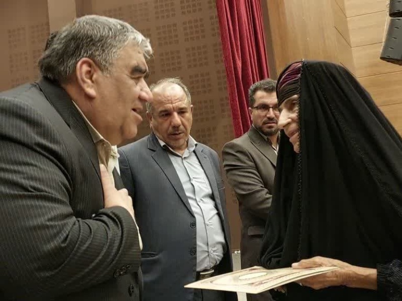 طی آیینی از خانواده شهدا و ایثارگران گواور تجلیل شد +عکس