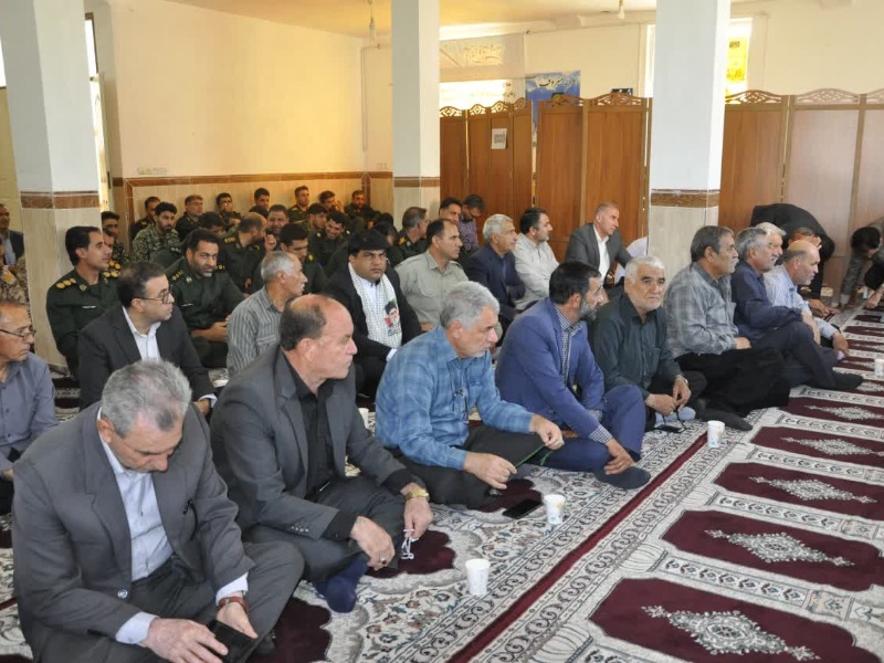 مسئولان گیلان غرب در اولین روز هفته دفاع مقدس با امام جمعه دیدار کردند