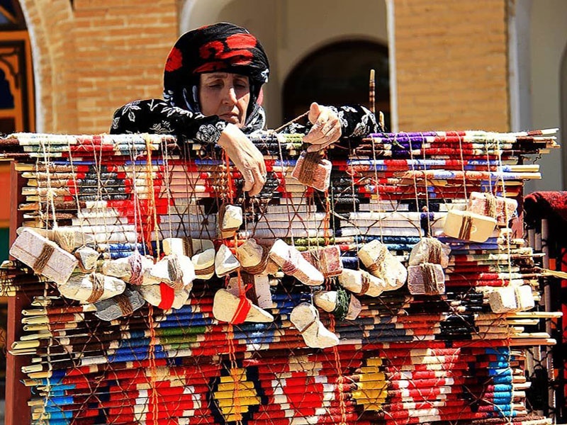 صنایع دستی چیغ و چیت بافی: گنجینهای از هنر و فرهنگ صنایع دستی چیغ و چیت بافی: گنجینهای از هنر و فرهنگ