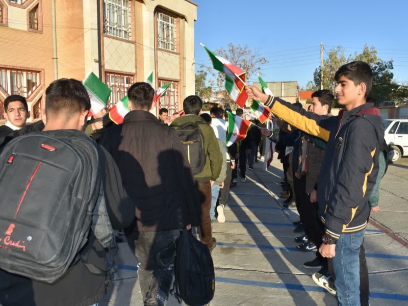۲۲۰ دانش‌آموز گیلانغربی راهی جبههای عملیاتی غرب کرمانشاه شدند+عکس