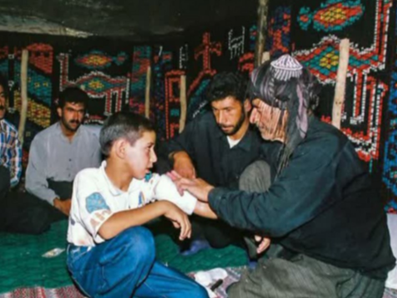 تصویری ناب و قدیمی از زنده یاد مرحوم مشهدی "احمد فتاحی" شکسته بند و جراح معروف