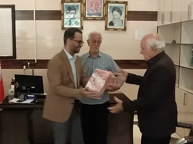 تجلیل از سالمندان و بازنشستگان شبکه بهداشت گیلان غرب +عکس