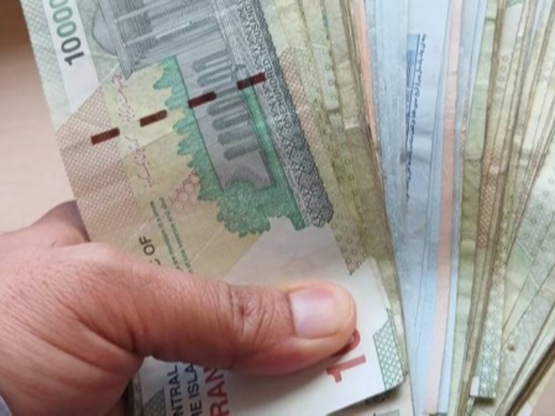 دولت مکلف به افزایش ۲۰ درصد حقوق کارمندان است