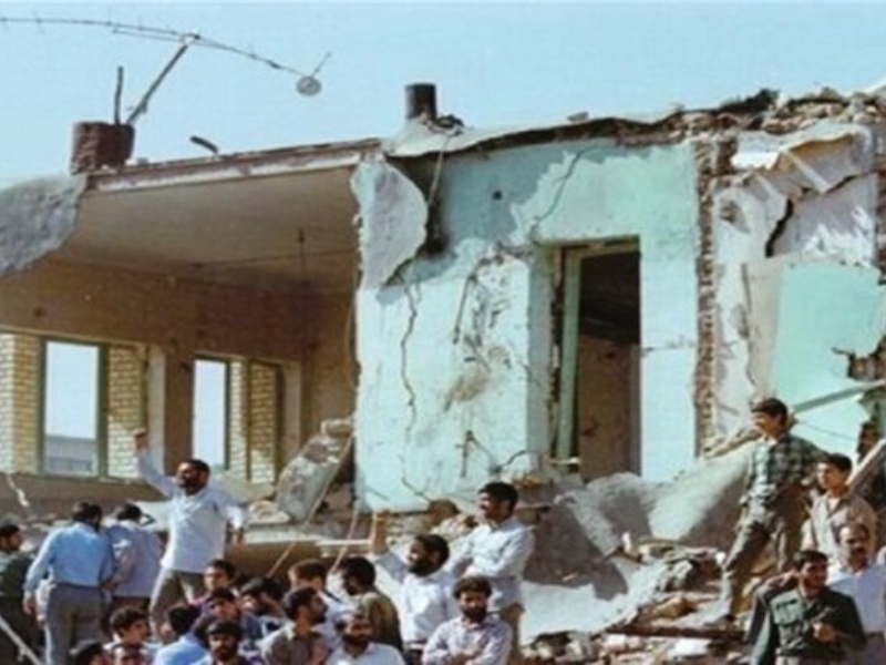 فیلم دیده نشده از بمباران 19 مرداد 62  در گیلانغرب/ 621 شهید و جانباز طی یک بمباران هوایی