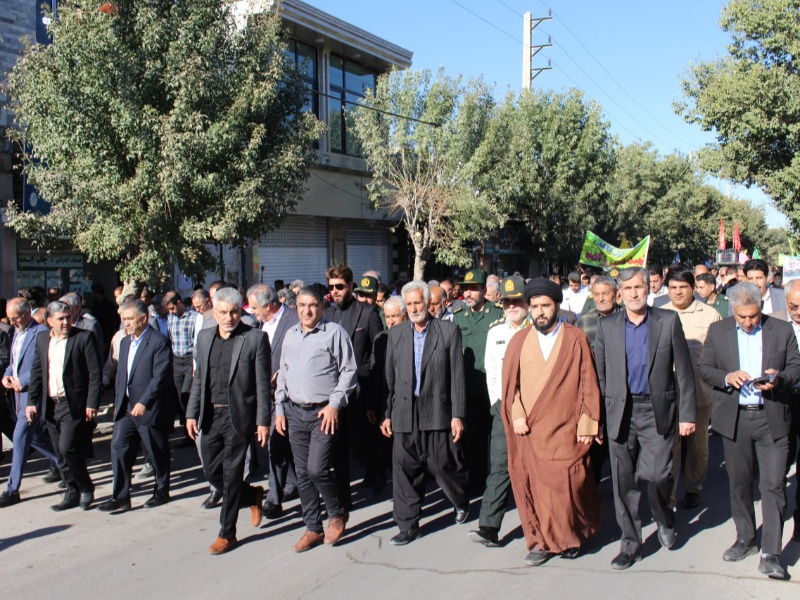 روایتی رسانه‌ای از شکوه حضور مردم گیلان‌غرب در راهپیمایی ۱۳ آبان و روز دانش‌آموز