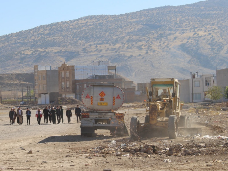 آغاز کارزار "محله کرامت" در شهرک شهید رجایی گیلان‌غرب / مسئولان پای دردِ دل مردم نشستند+عکس