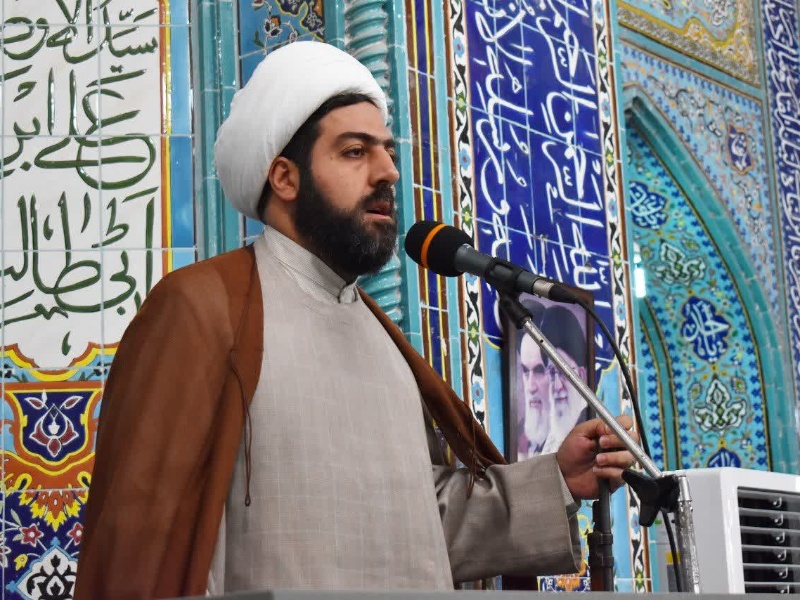 امام جمعه گیلان غرب: وحدت ملی و حمایت از دولت، اولویت امروز کشور