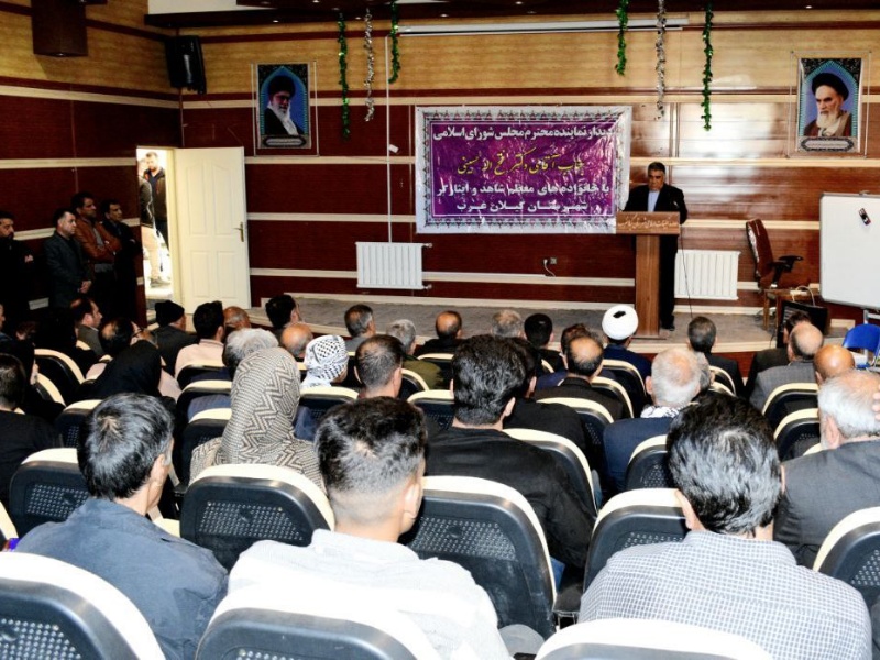 دیدارنماینده مجلس با خانوادههای شهدا و ایثارگران گیلانغرب/تصمیمات سرنوشتساز برای مرز سومار و گشایش مسیر اشتغال دیدارنماینده مجلس با خانوادههای شهدا و ایثارگران گیلانغرب/تصمیمات سرنوشتساز برای مرز سومار و گشایش مسیر اشتغال