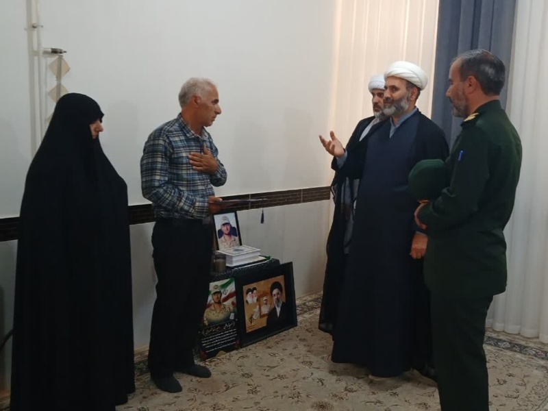 دیدار صمیمانه مسئولان کشوری و لشکری با خانواده معظم شهید "امیررضا خسروی"+عکس