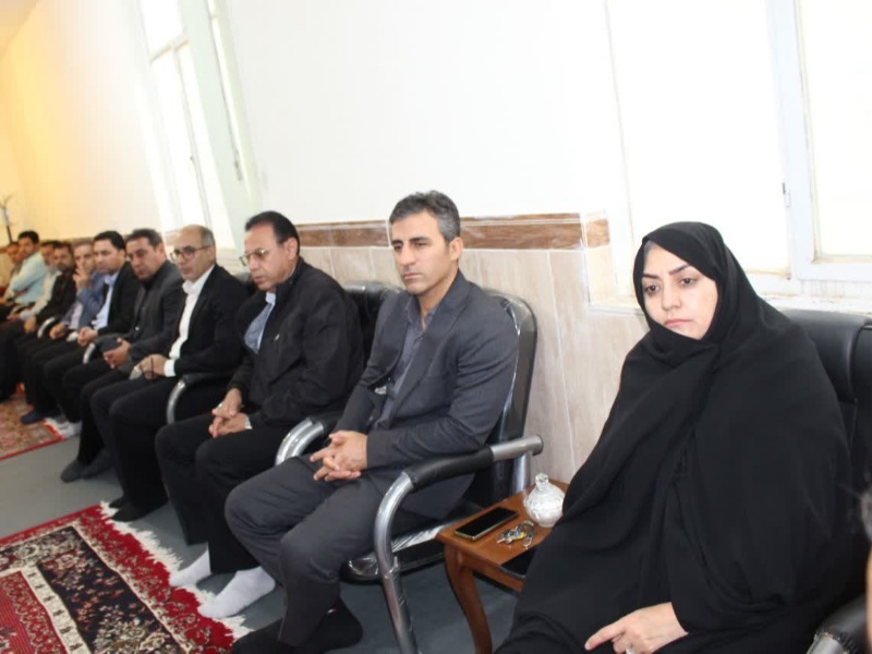 دیدار فعالان عرصه دانایی با امام جمعه گیلان‌غرب+عکس