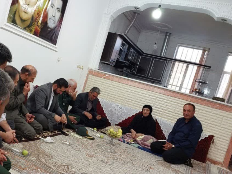 تکریم خانواده معظم شهدا در دهستان چله گیلانغرب تکریم خانواده معظم شهدا در دهستان چله گیلانغرب