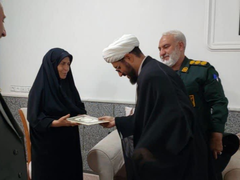 تجدید عهد مسئولان گیلانغرب با آرمان شهدا در دیدار با خانوادههای معظم شهیدان تجدید عهد مسئولان گیلانغرب با آرمان شهدا در دیدار با خانوادههای معظم شهیدان