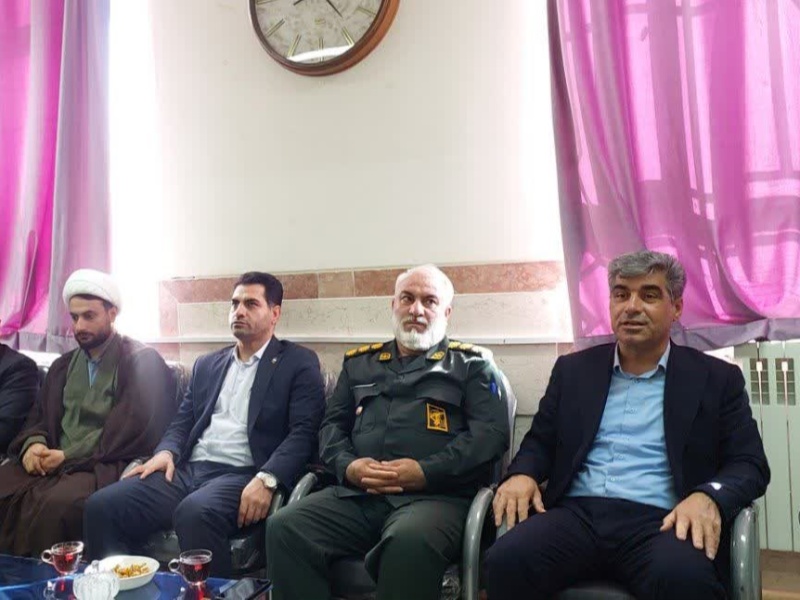 تأکید فرماندار گیلانغرب بر استمرار آموزش و بهرهگیری از ظرفیت فرهنگیان مجرب تأکید فرماندار گیلانغرب بر استمرار آموزش و بهرهگیری از ظرفیت فرهنگیان مجرب
